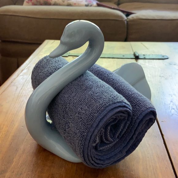 Other - Vintage Ceramic Swan Towel Holder
